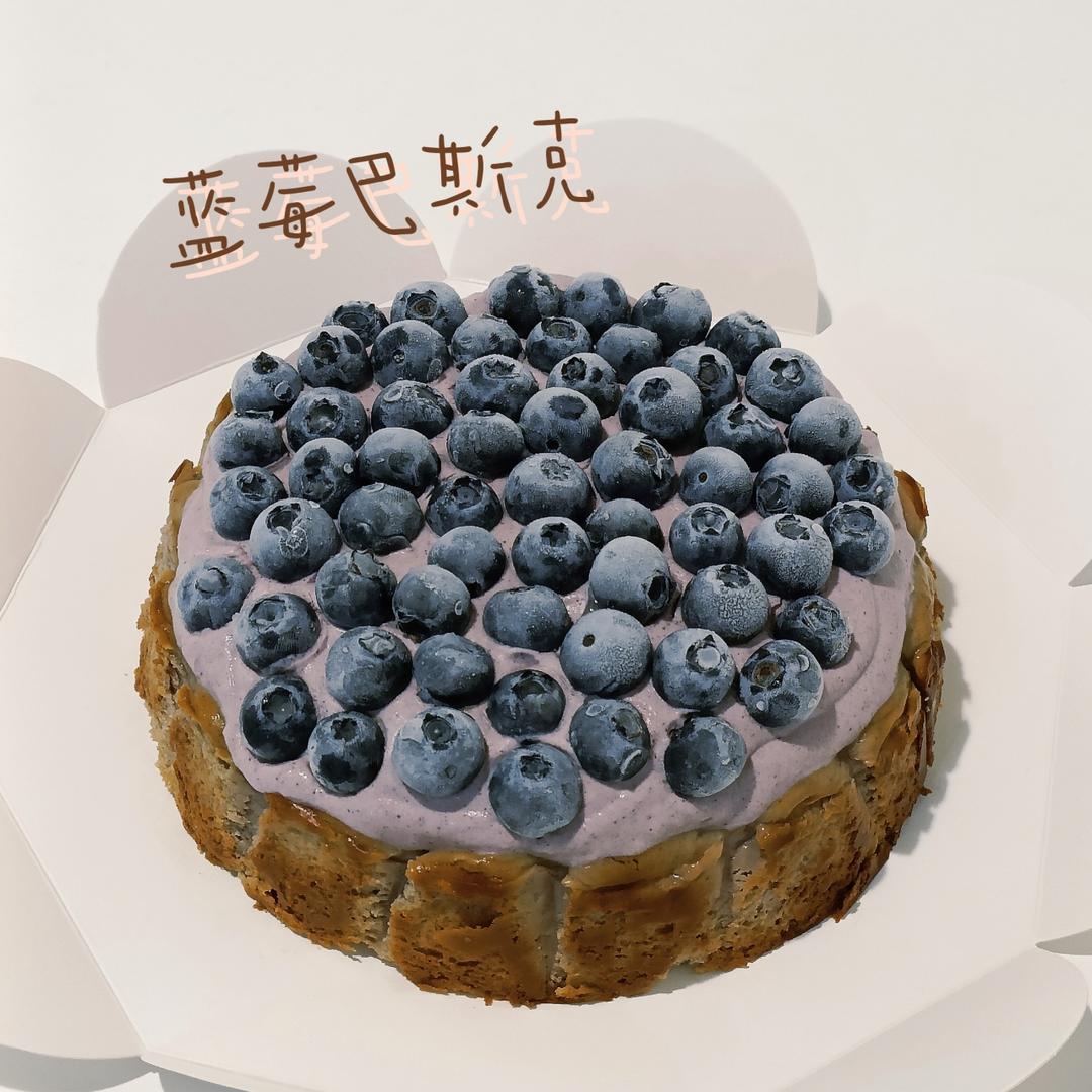 混合莓果巴斯克蛋糕