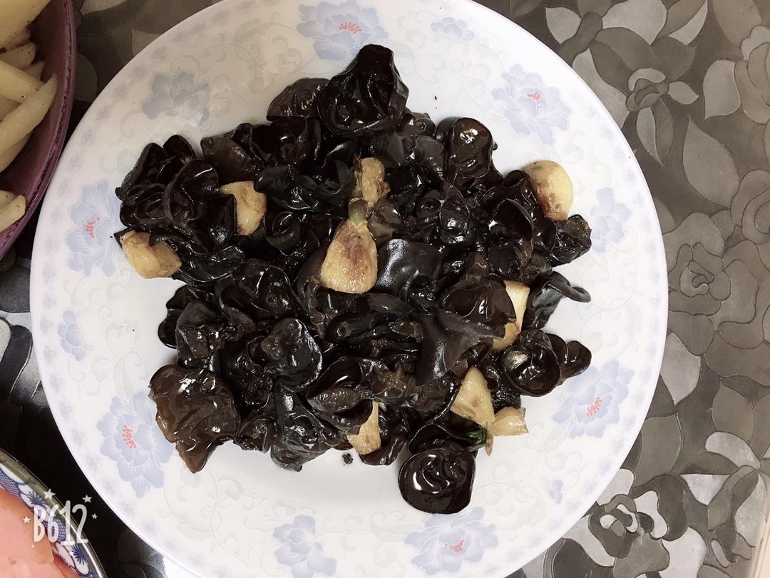 大蒜烧木耳