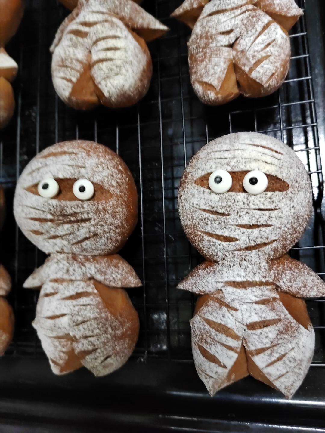万圣节木乃伊面包