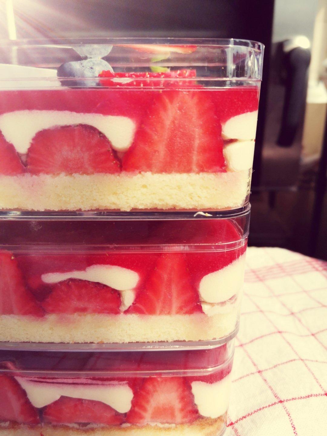 法式草莓蛋糕 fraisier 慕斯林奶油应用之一