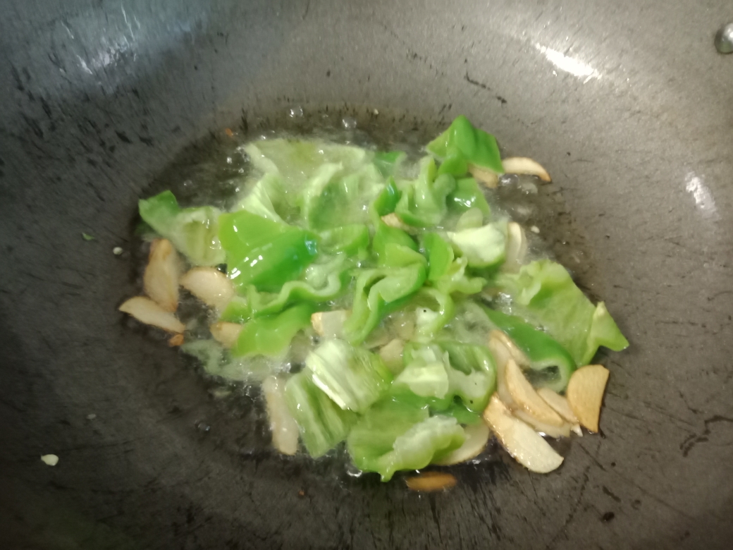 青炒芹菜豆腐皮的做法 步骤6