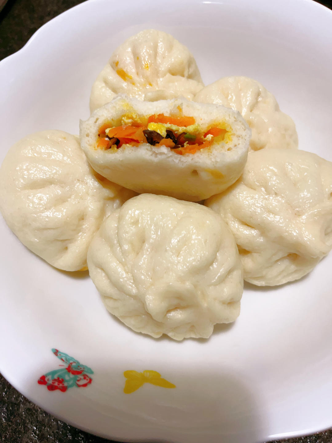 胡萝卜木耳鸡蛋素包子