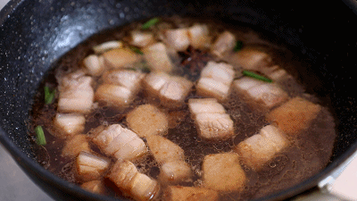 加了鹌鹑蛋后，这盘红烧肉，美味的逆天啦——鹌鹑蛋烧肉（孔瑶食谱）的做法 步骤9