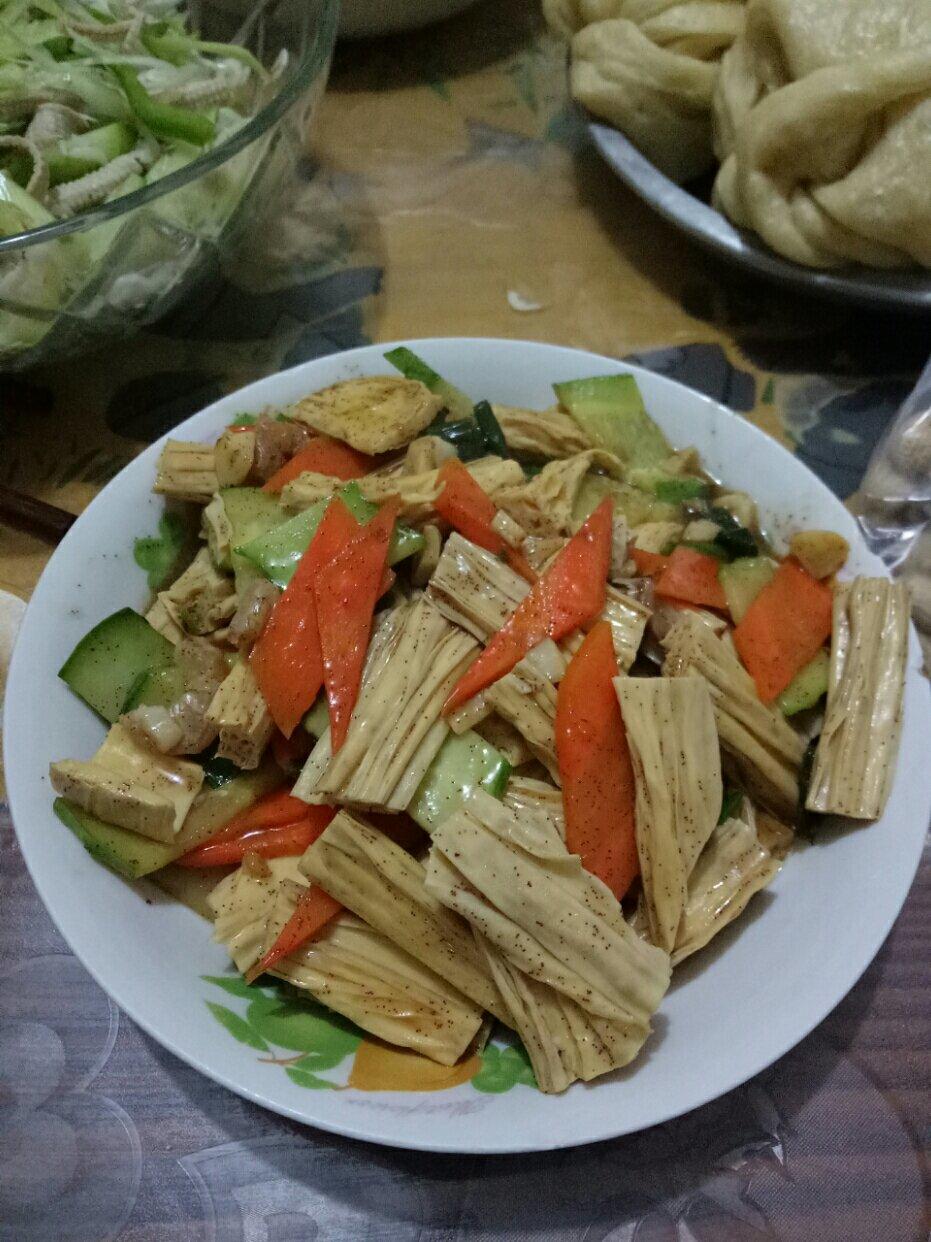 腐竹木耳黄瓜炒