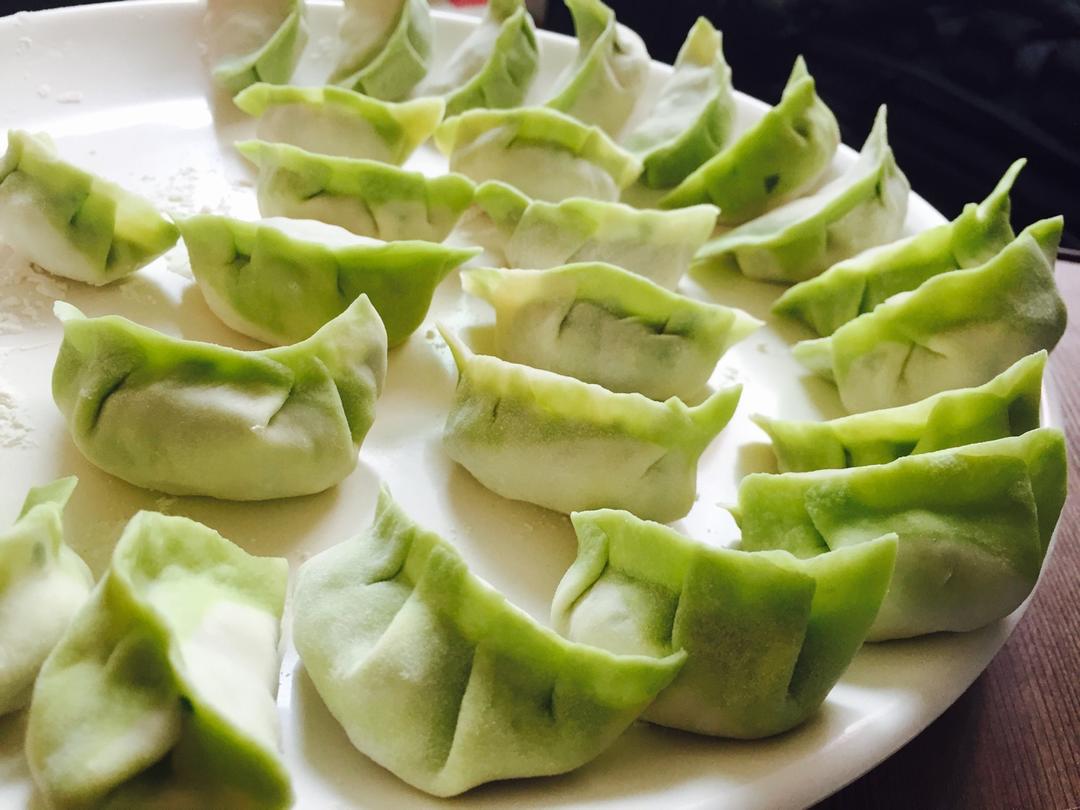 翡翠白玉白菜饺子详细版（附翡翠白玉白菜饺子包法，翡翠白玉饺子皮两种制法，面包机和面，翡翠白玉烧卖，各种馅料搭配）