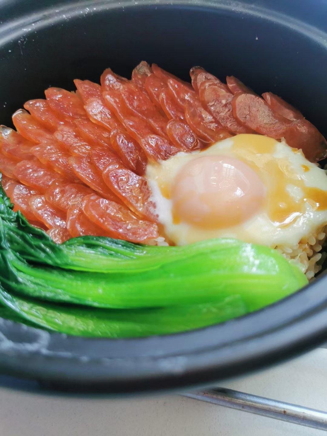广式腊味煲仔饭