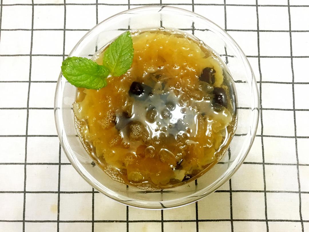 冰糖银耳红枣汤