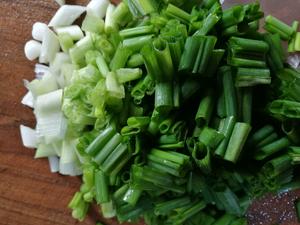 翠花版酸菜肥肠的做法 步骤1