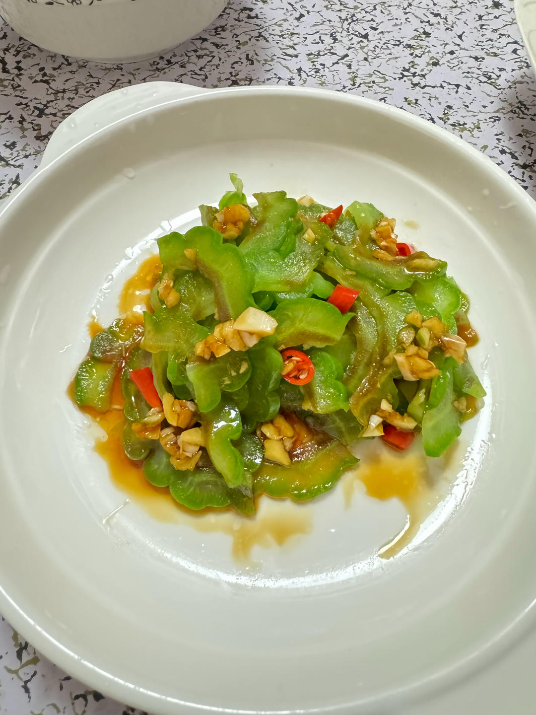 凉拌苦瓜(色碧、味脆)
