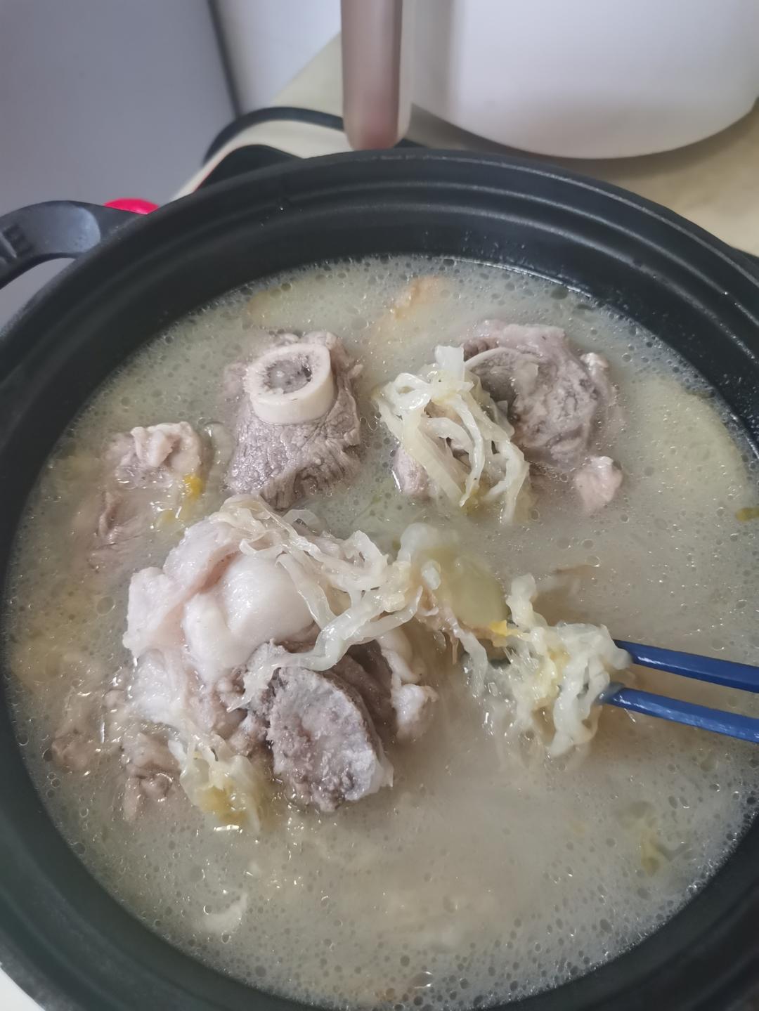 酸菜炖大骨