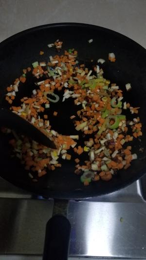 杂蔬炒饭的做法 步骤4