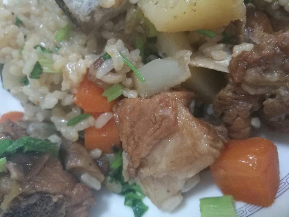 喷香排骨焖饭（爆好吃）