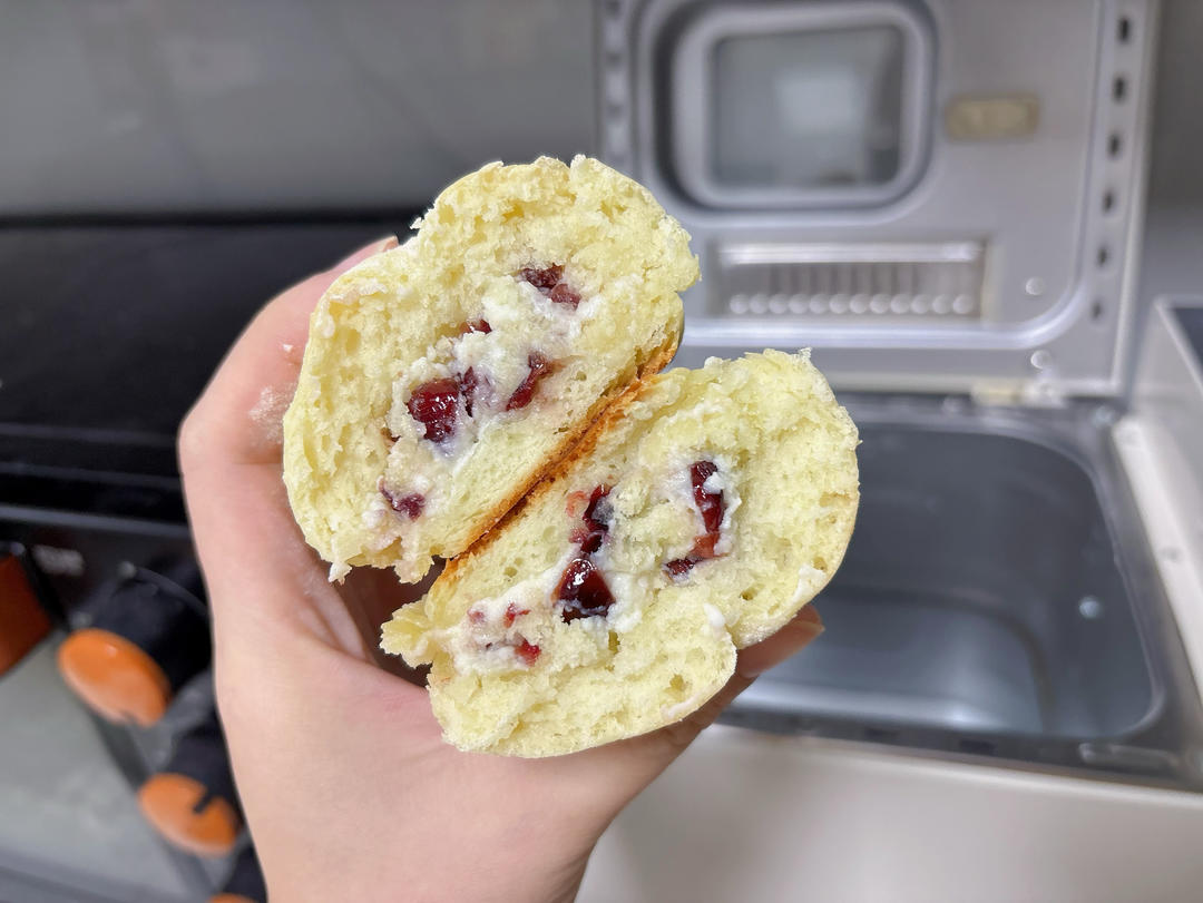 内心柔软的蔓越莓芝士软欧包