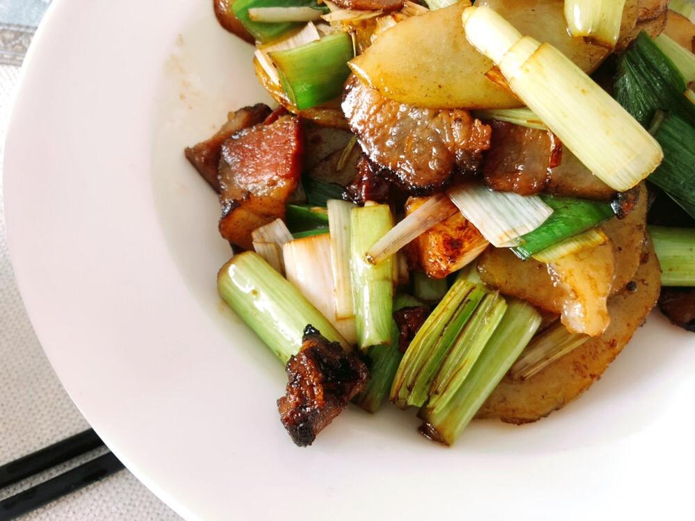 蒜苗土豆片炒腊肉