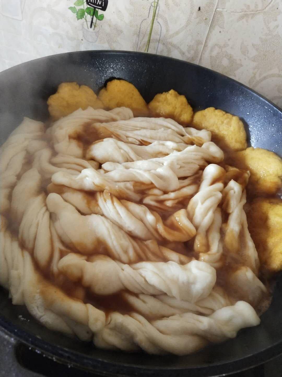 懒人一锅烩——排骨扁豆焖卷子