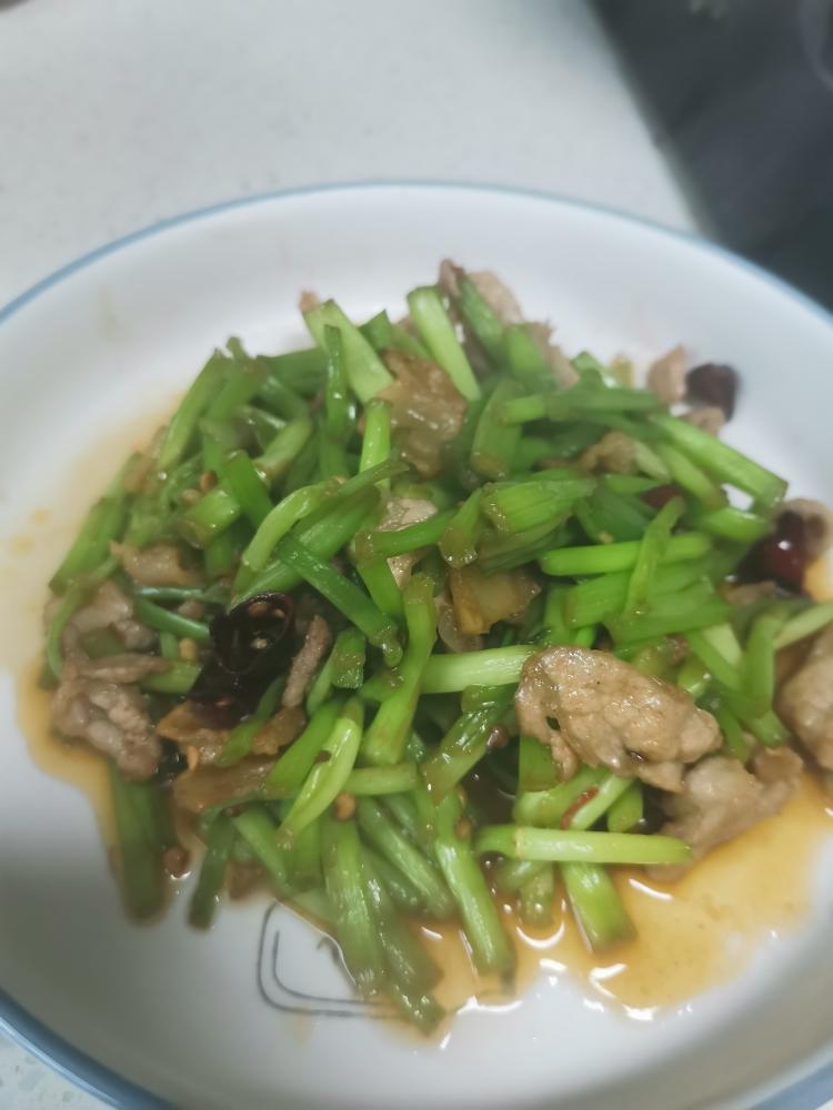 水芹菜炒肉