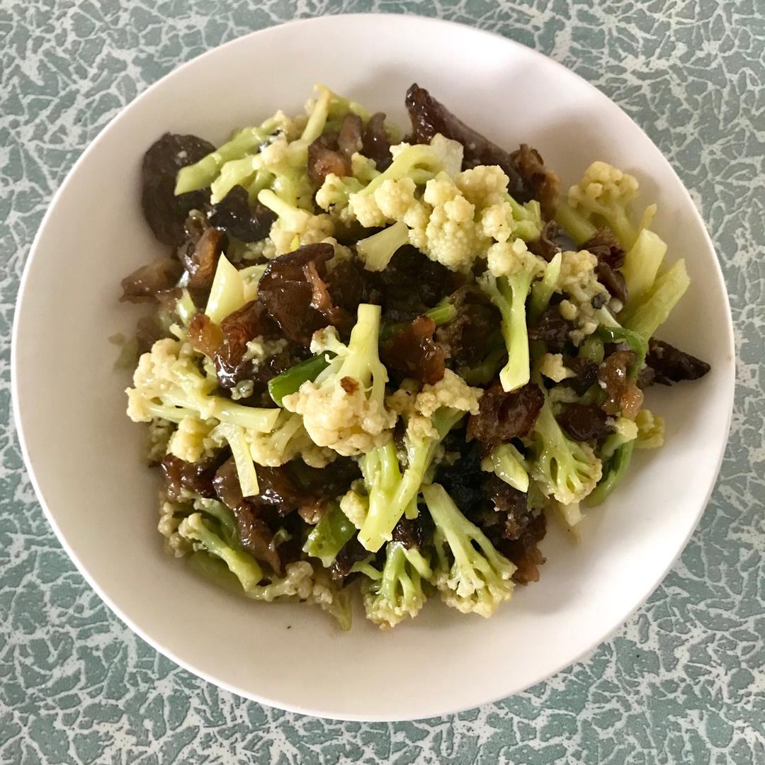 小猴子yoyoyo做的花菜炒木耳