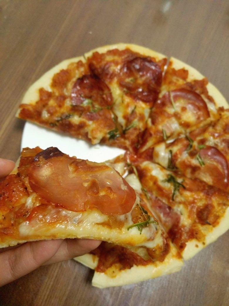 萨拉米薄底披萨 Salami Pizza