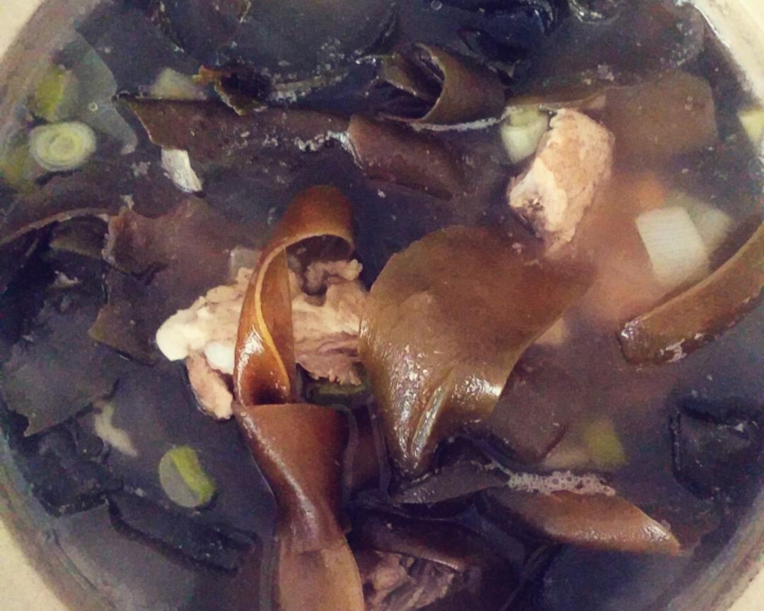 适合给学生补钙的莲藕海带炖排骨的做法