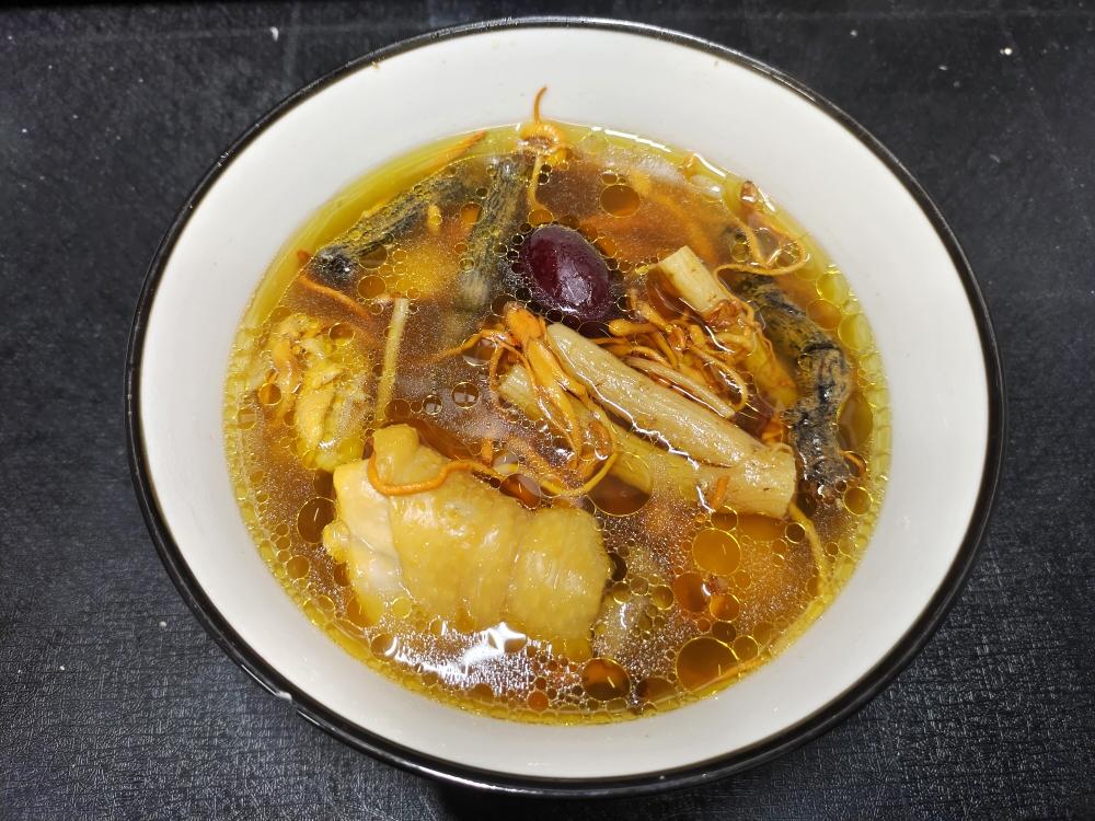 药膳鸡汤
