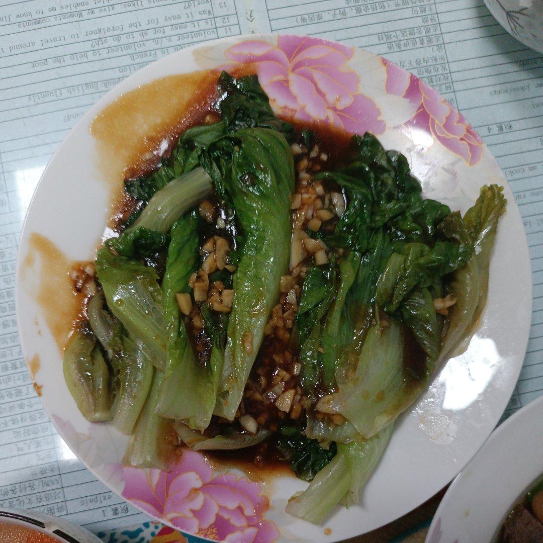 蒜蓉蚝油生菜，清脆爽口，色香味俱全