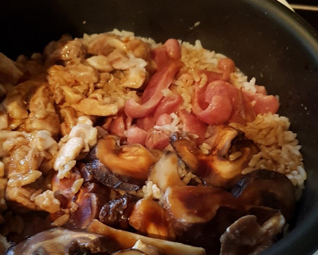 快手香菇鸡肉腊肠煲仔饭 电饭锅版的做法