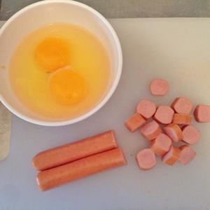 香肠煎蛋的做法 步骤1