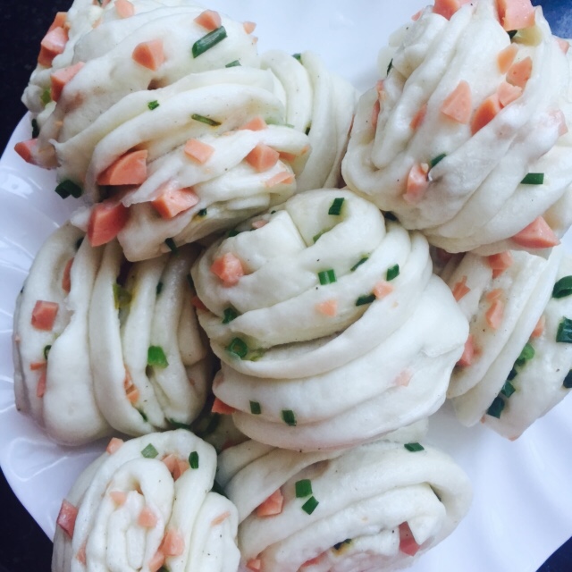 最好吃的火腿葱香花卷—附让葱不变黄的小窍门