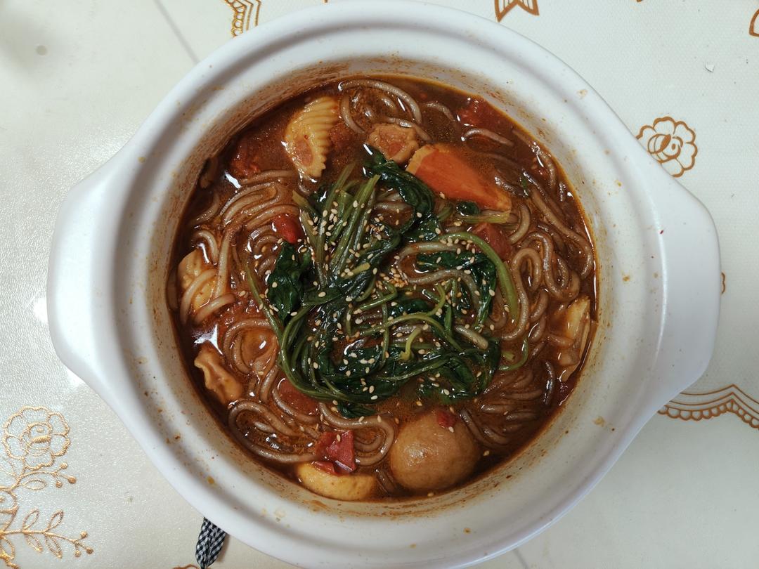 不用火锅底料也可以做的砂锅土豆粉(刀削面)