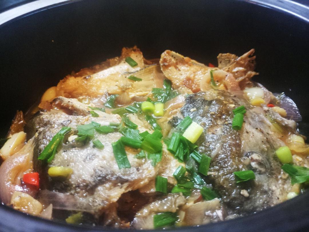 砂锅焗三文鱼头