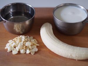 香蕉杏仁牛奶的做法 步骤1