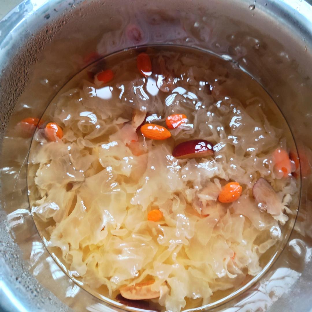 红枣银耳汤（满满胶质，燕窝般口感的白木耳）