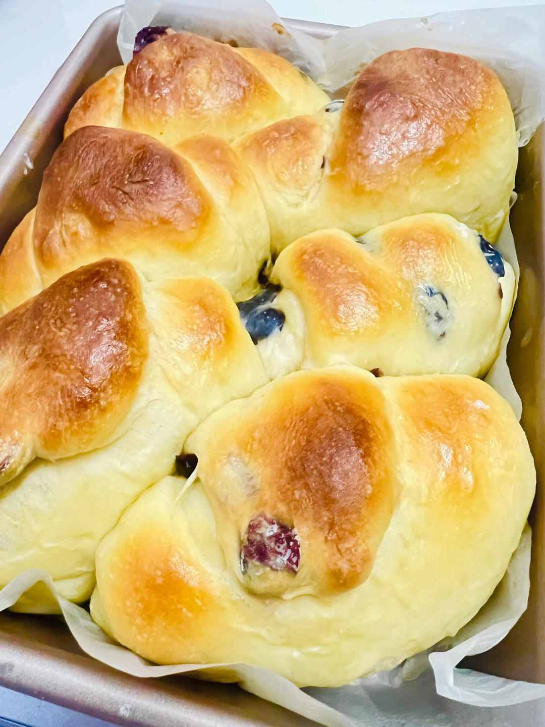 免揉膜的牛奶面包卷，没有厨师机也可以轻松做面包