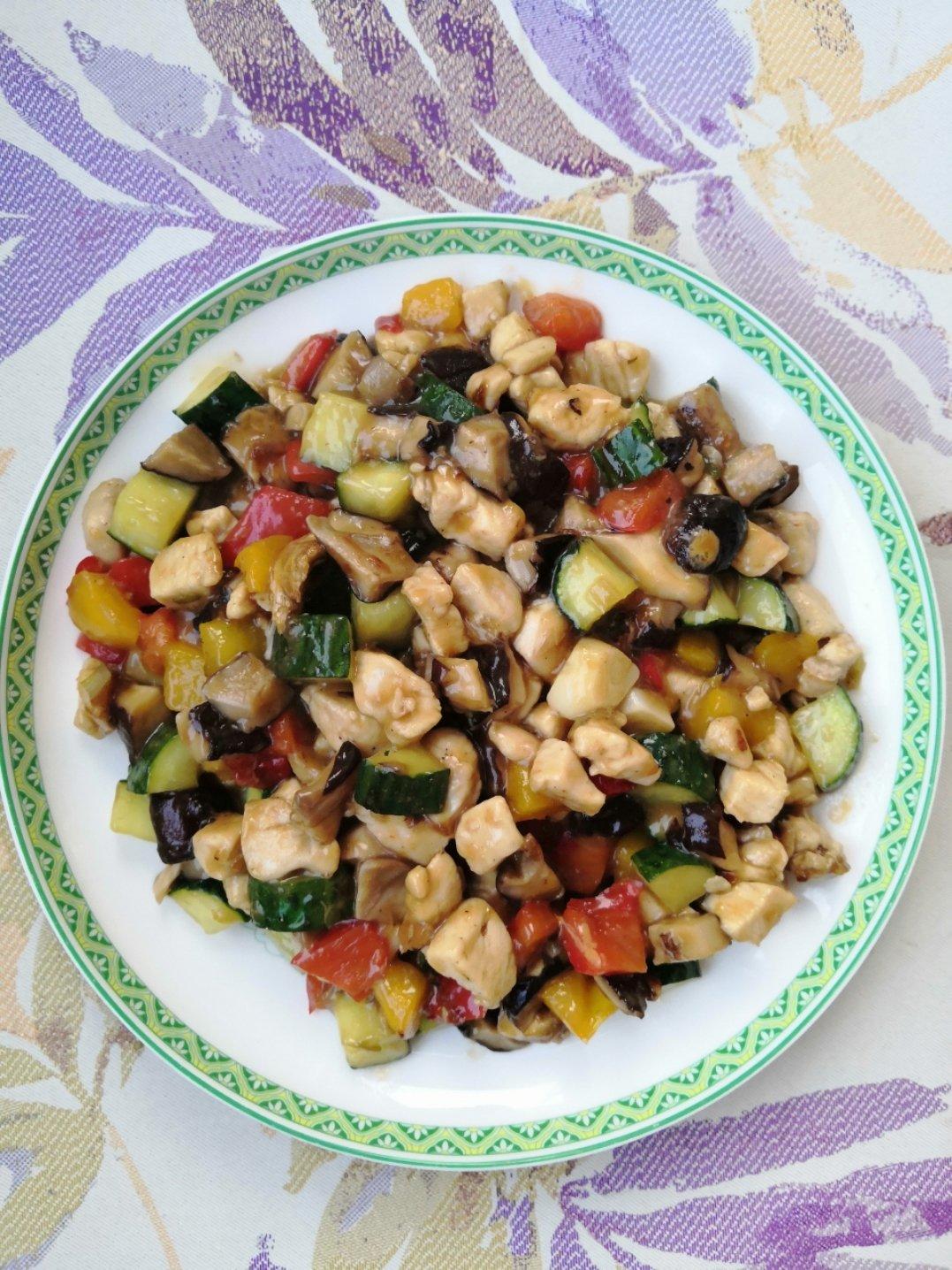 宫爆鸡丁~~米饭好伴侣，甜香鲜，家有孩子的一定要这样做，营养美味好吸收