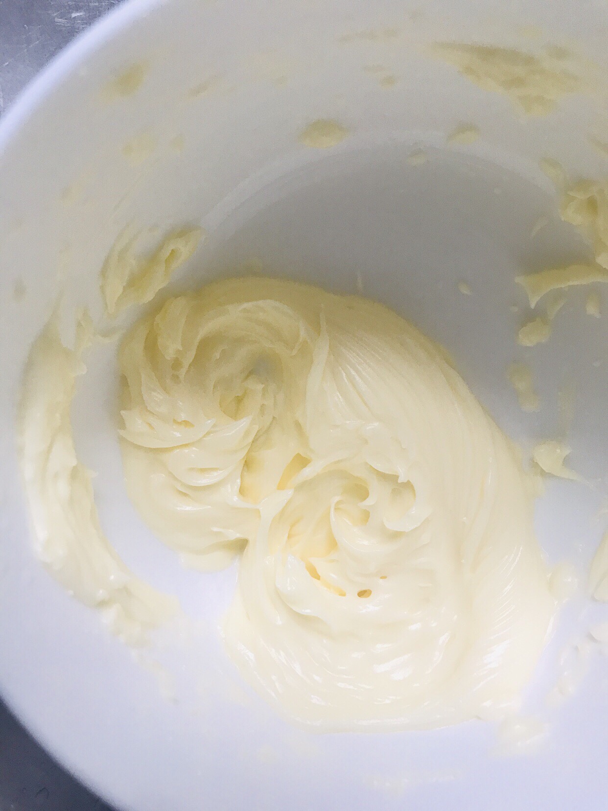 简易版自制奶油霜（无需吉利丁片，但偏厚重，只适合做夹心馅）的做法