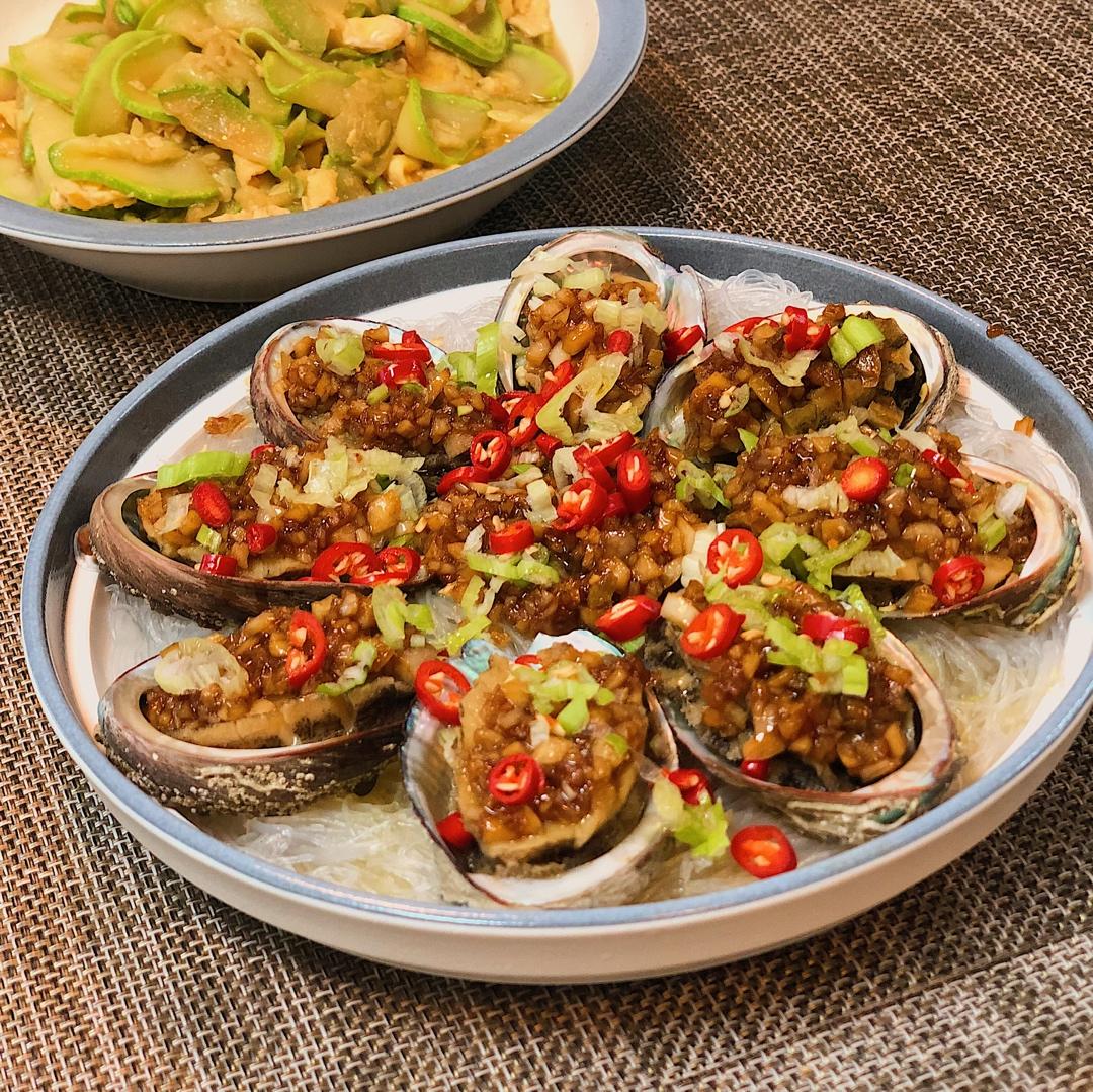 蒜蓉粉丝蒸鲍鱼