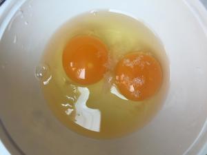 火腿番茄奶酪鸡蛋卷的做法 步骤2
