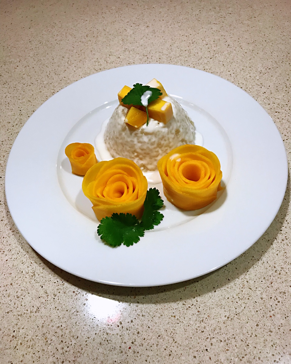 椰浆芒果糯米饭（附芒果玫瑰花做法）