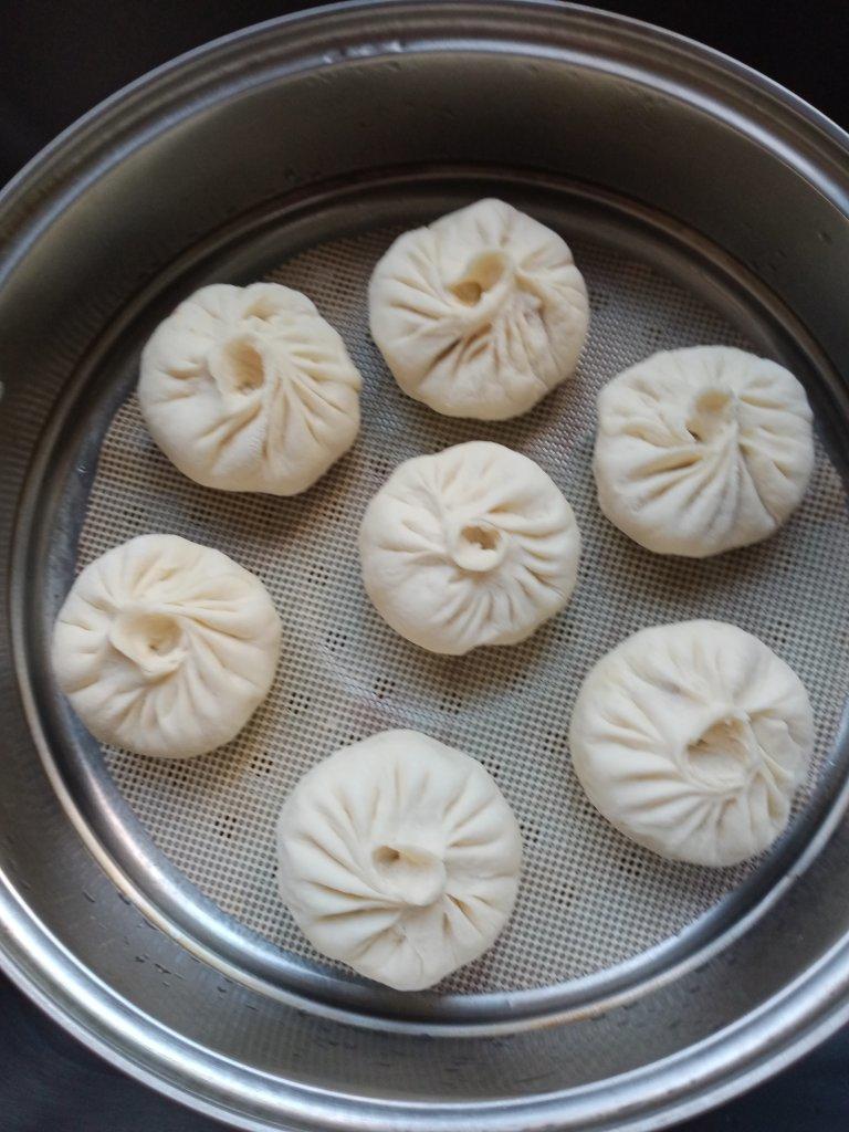 松软多汁的肉包子