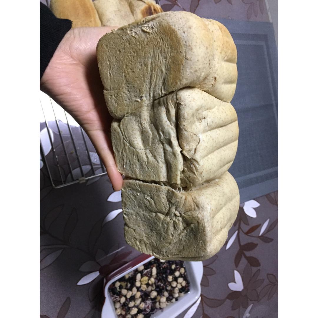 健身食谱-复杂碳水化合物-全麦面包