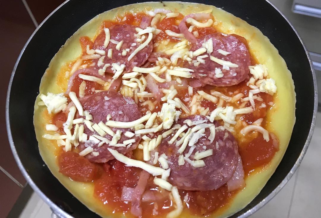 平底锅脆底香肠披萨