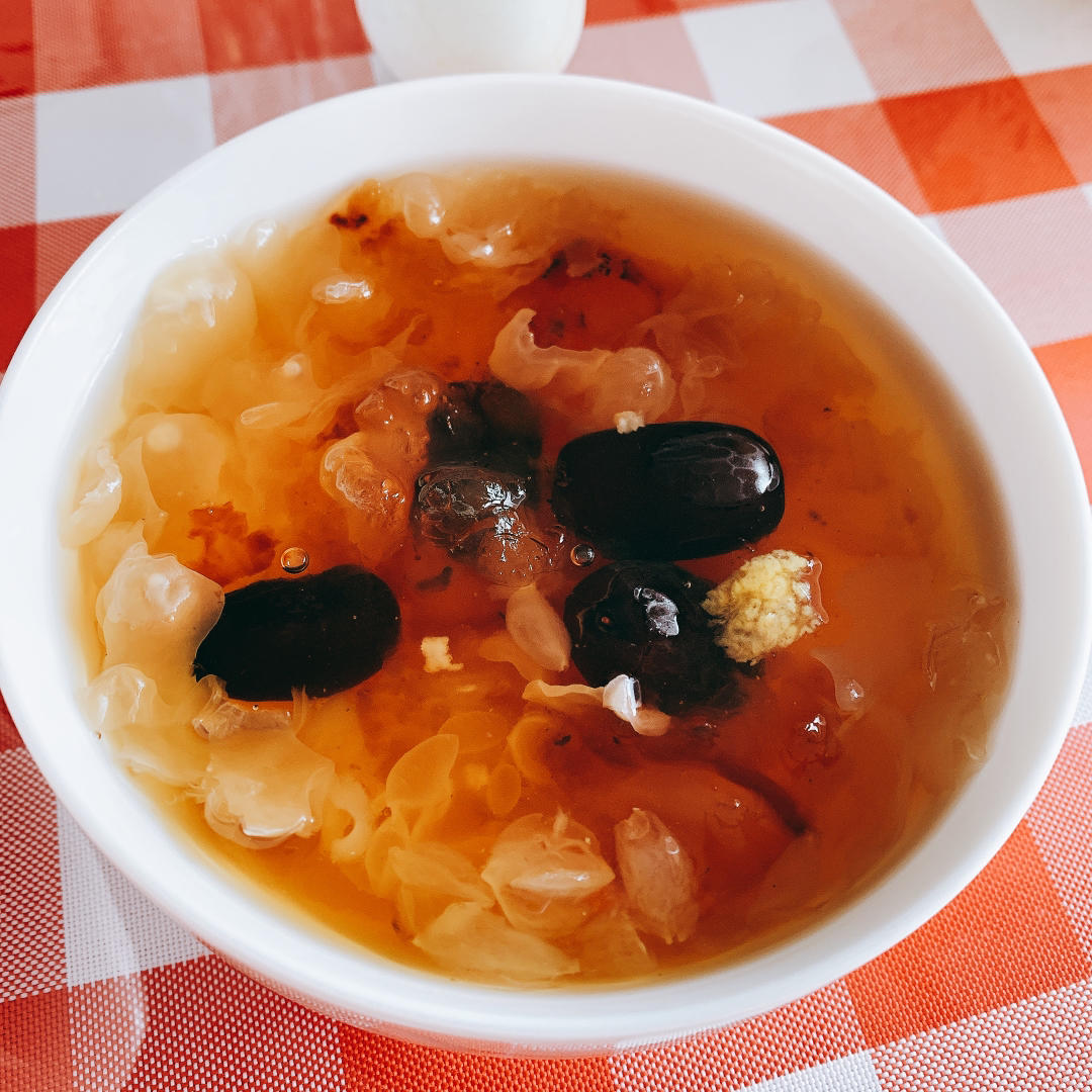 韩佳人的后厨房做的银耳莲子红枣汤