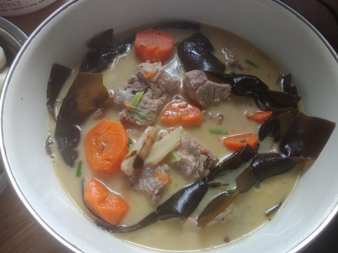 排骨玉米胡萝卜汤