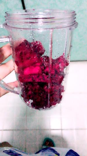 鲜榨火龙果汁的做法 步骤2