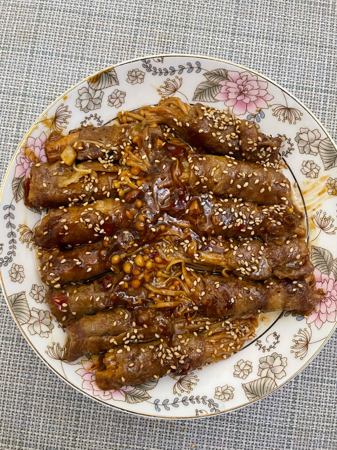 【金针菇肥牛卷】