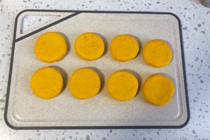 南瓜紫薯饼的做法 步骤4