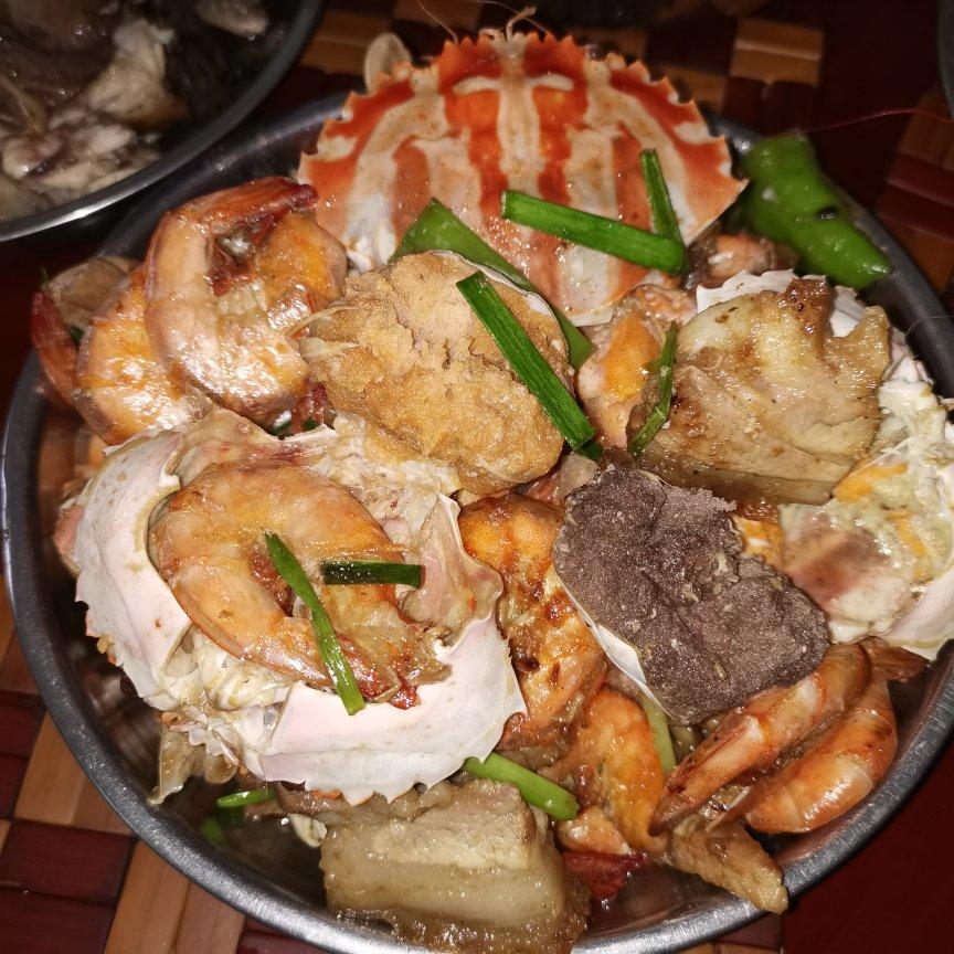 在家做虾蟹煲，比饭店的还好吃，鲜美多汁