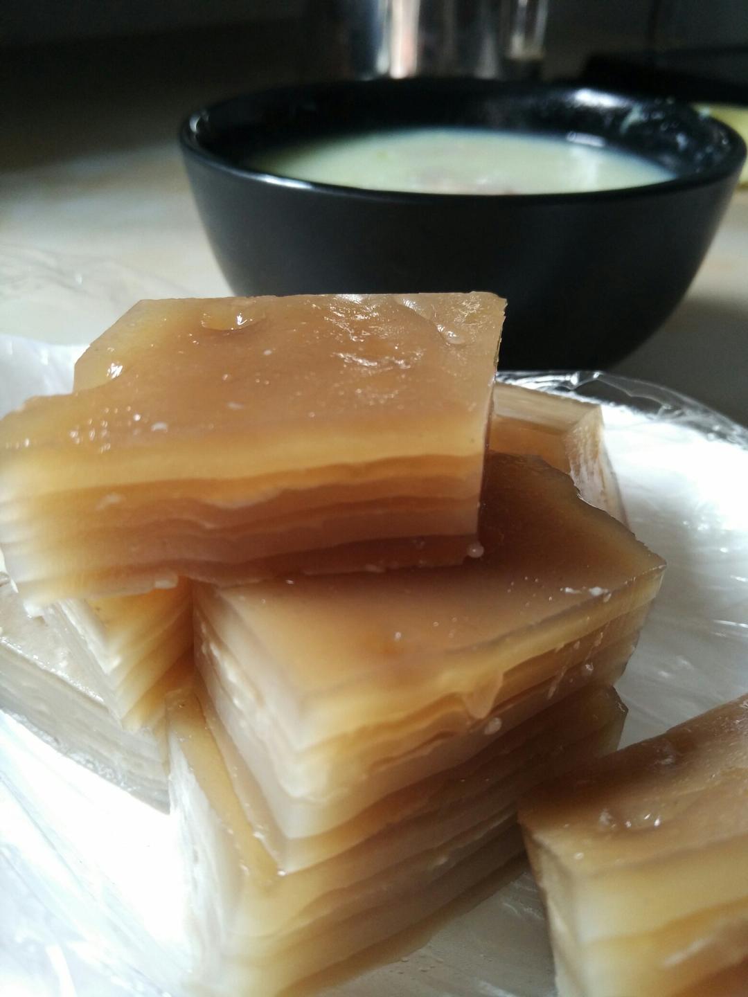 黄豆米沙粥,和不好看的马蹄糕9090android 拍摄于