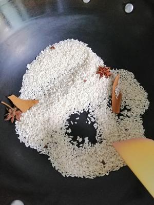 五香粉蒸肉的米粉做法的做法 步骤2