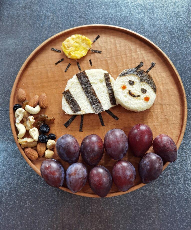 快乐福星宝宝做的儿童创意早餐小蜜蜂